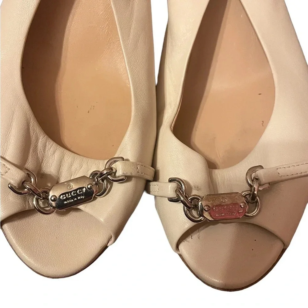 GUCCI WHITE LEATHER SLINGBACK CHAIN HEELS